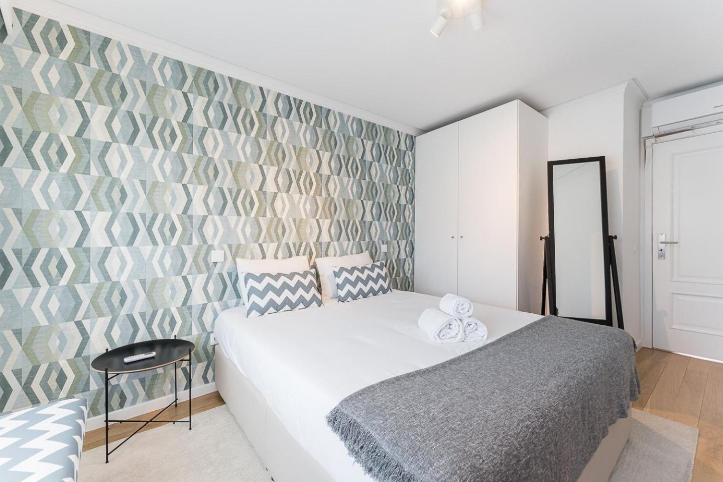 Guestready - Geometric Dawn In Do Conde